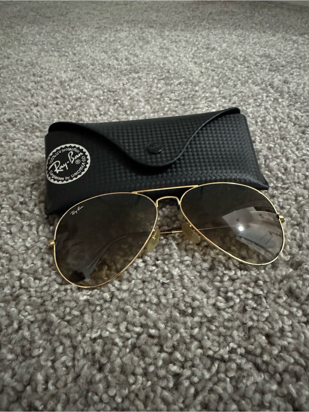 Raybans Aviator sunglasses